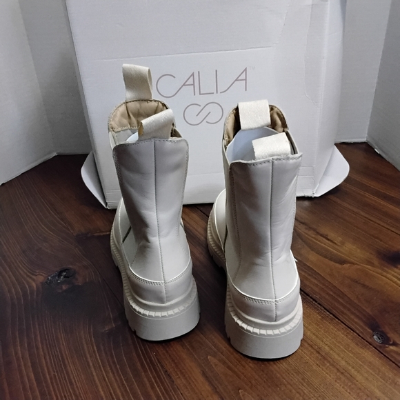 CALIA by Carrie Underwood White Ankle Boots - Picture 4 of 8